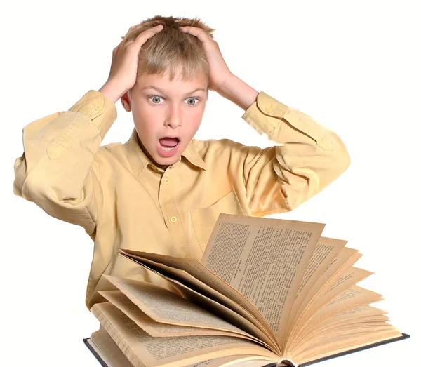 Tonåring läser bok. mottagning av bildande. isolering på vit — Stockfoto