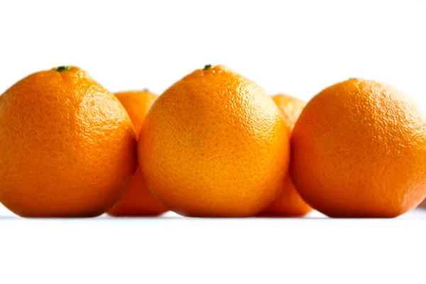 Mandarini, clementine su bianco — Foto Stock