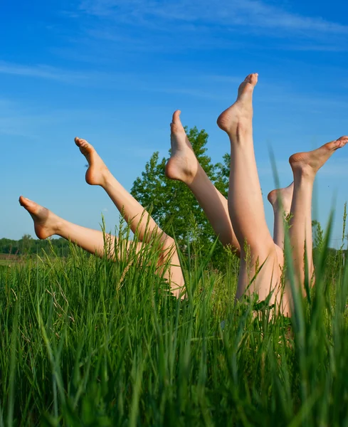 Los pies de las niñas — Foto de Stock