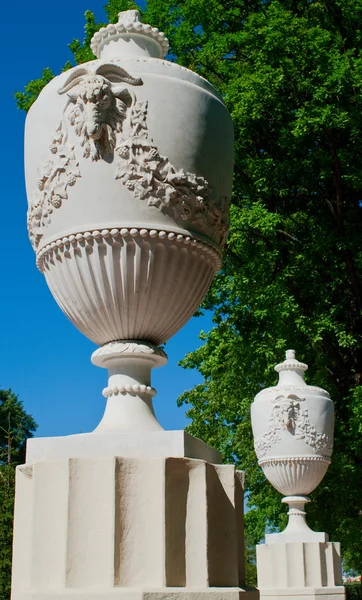 Vasos vintage no parque — Fotografia de Stock