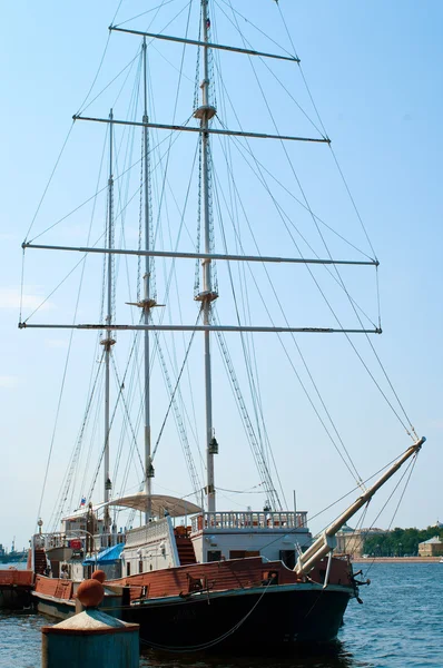 오래 된 항해 요트 — 스톡 사진