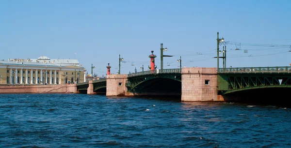 Ponte e fiume Neva — Foto Stock