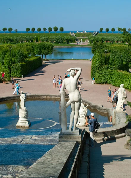 Brunnen im Schloss Peterhof — Stockfoto