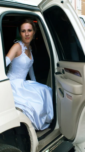 Bride in the car — Stock Photo, Image