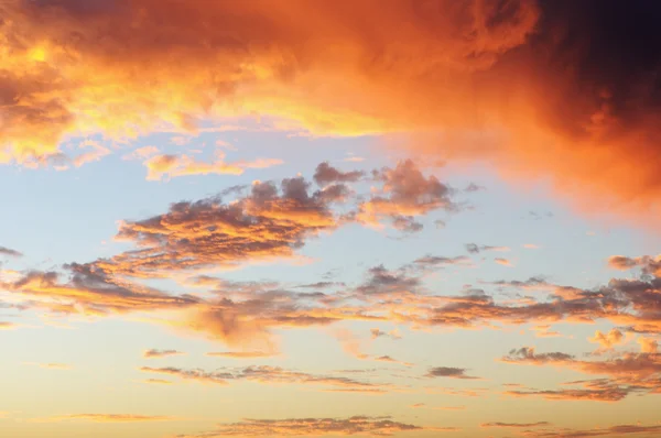 Chmury fioletowy — Zdjęcie stockowe