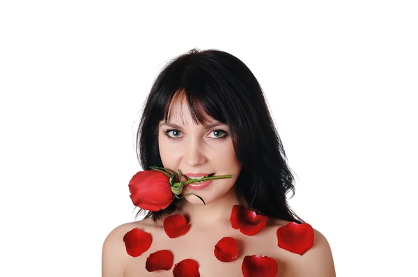 Jovem morena adorável com uma bela rosa vermelha — Fotografia de Stock