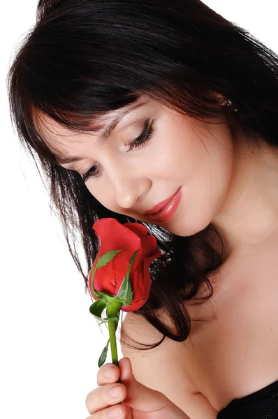 Jeune belle brune avec une belle rose rouge — Photo