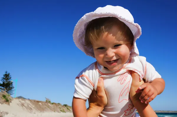 작은 행복 한 어린 소녀 — 스톡 사진