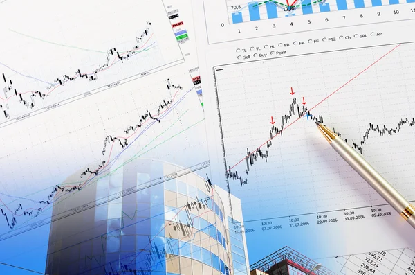 Tabeller och diagram av försäljning — Stockfoto
