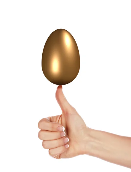Goldenes Ei und Hände — Stockfoto