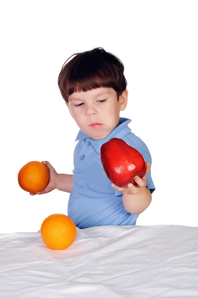 Um menino com maçãs — Fotografia de Stock