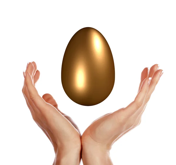 Uovo d'oro e mani — Foto Stock