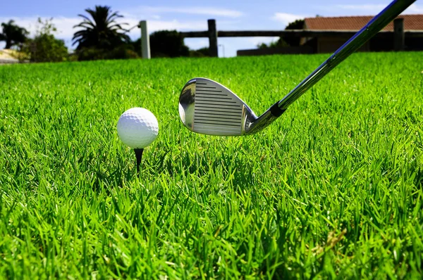 Palla e mazze da golf — Foto Stock