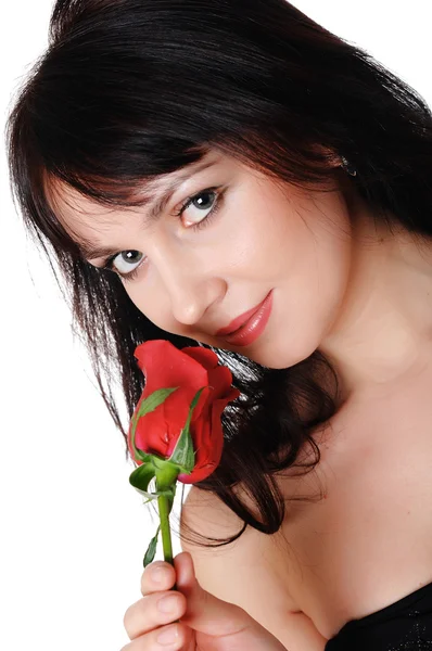 Junge schöne Brünette mit einer schönen roten Rose — Stockfoto