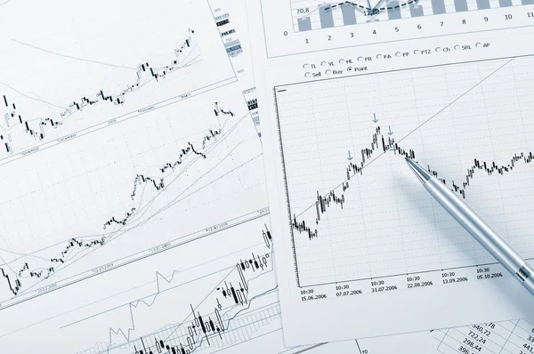 Grafieken en diagrammen van verkoop — Stockfoto
