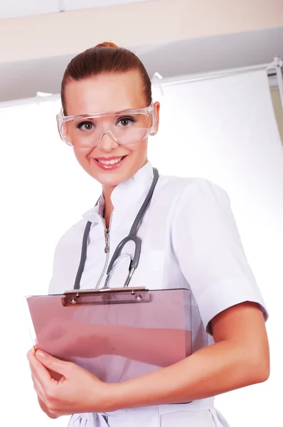 Młoda pielęgniarka w mundurze biały — Zdjęcie stockowe