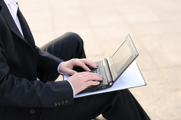 Man working on a laptop — Stock Photo, Image