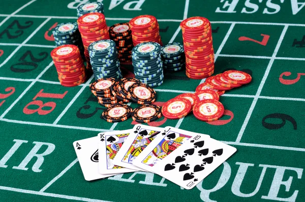 Einen Pokerspieler platzieren — Stockfoto