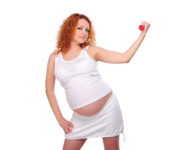 Молодая рыжая беременная девушка — стоковое фото