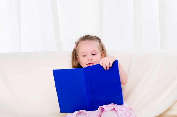 Little girl lying on the couch — Stock Photo, Image