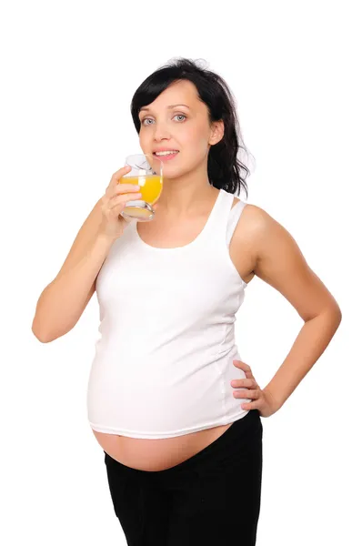 Jovem grávida bebendo laranja — Fotografia de Stock