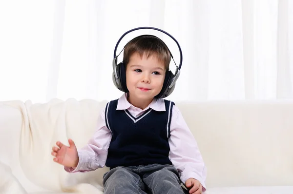 Chlapeček má hudba — Stock fotografie