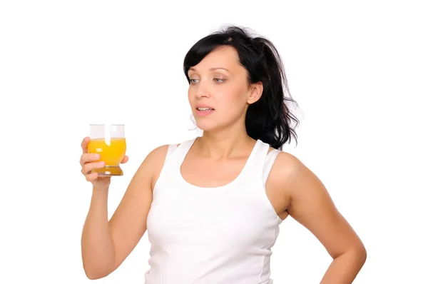 Mujer embarazada joven bebiendo naranja —  Fotos de Stock