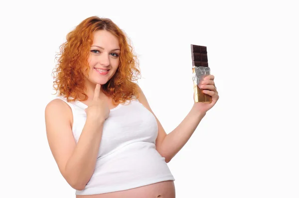年轻的红发怀孕的妈妈 — 图库照片