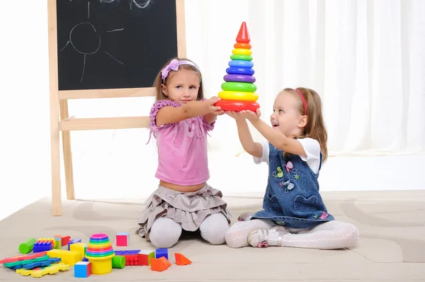 Two little girls play — Stock Photo, Image