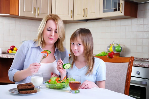 Mom and young daughter — Stock Photo, Image