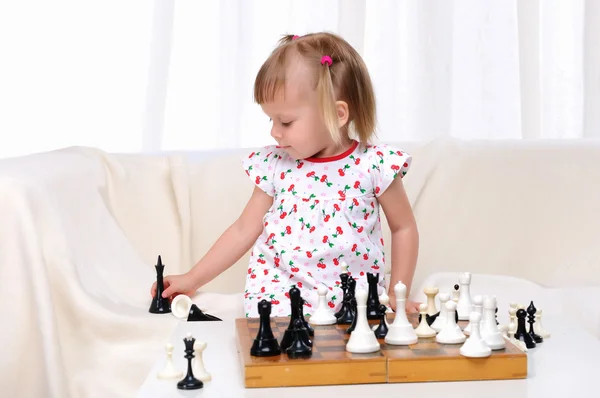 Little girl playing chess — Stock Photo, Image
