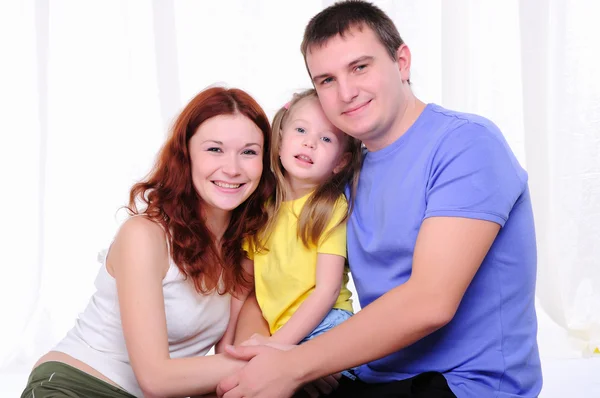 Matka, mladý otec a dcera — Stock fotografie