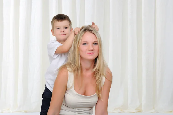 Fiatal anya és fia — Stock Fotó