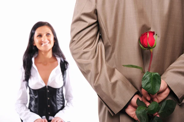 Joven le da a su novia una rosa —  Fotos de Stock
