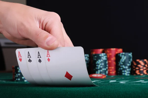 Einen Pokerspieler platzieren — Stockfoto
