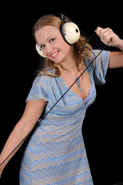 Młoda dziewczyna ze słuchawkami — Zdjęcie stockowe