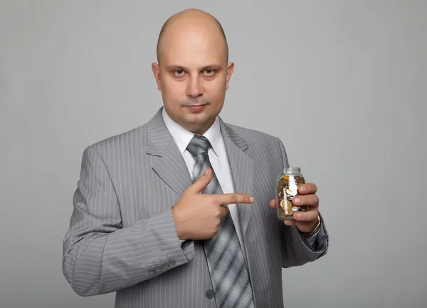 Geschäftsmann mit Glatze im grauen Anzug — Stockfoto