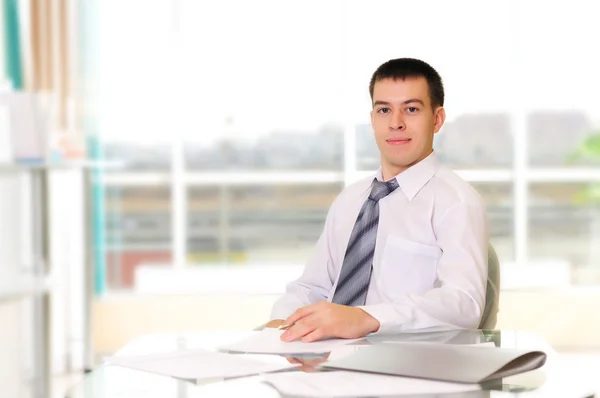 Joven hombre de negocios —  Fotos de Stock