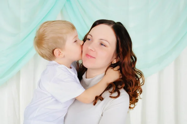 Malý chlapec a jeho matka — Stock fotografie