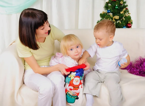 Young mother and her two children — Stock Photo, Image