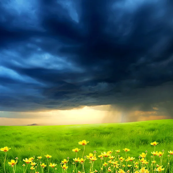 Utsökta landskap med stormy skies — Stockfoto