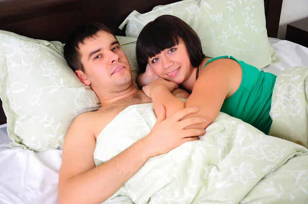 Ungt par hade just vaknat — Stockfoto