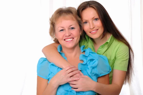 母亲和女儿在一起 家庭的象征 — 图库照片