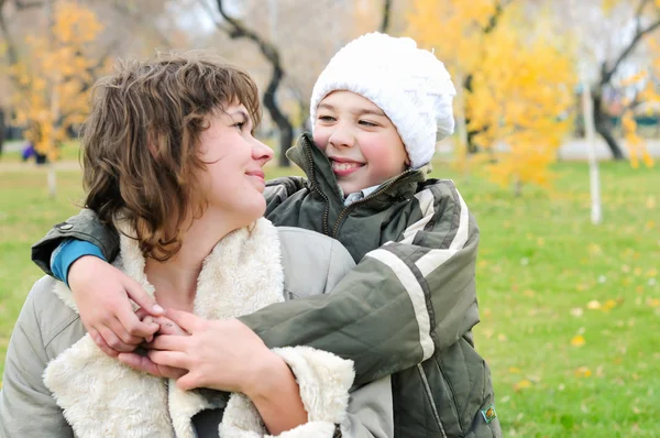 Mother Son Together Having Fun Autumn Park — Stock Photo, Image