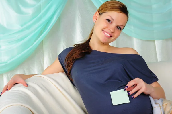 Πορτρέτο Του Ένα Νεαρό Κορίτσι Έγκυος Ανοιχτόχρωμη Επιφάνεια — Φωτογραφία Αρχείου