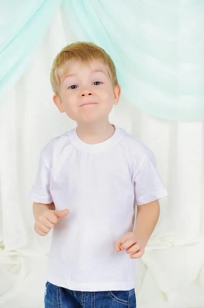 Porträt Eines Kleinen Jungen Auf Weißem Hintergrund — Stockfoto