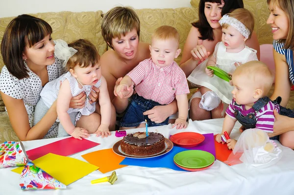 Mães Seus Filhos Reuniram Para Divertir Férias Infantis — Fotografia de Stock