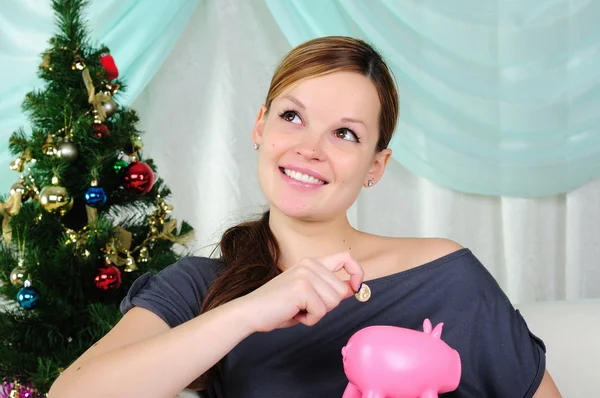 Menina Grávida Fazer Desejo Segurando Banco Porquinho Feliz Ano Novo — Fotografia de Stock