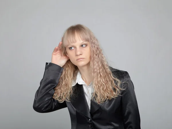 Lustige Geschäftsfrau Schwarzen Anzug Mit Grauem Hintergrund Macht Verschiedene Handgesten — Stockfoto