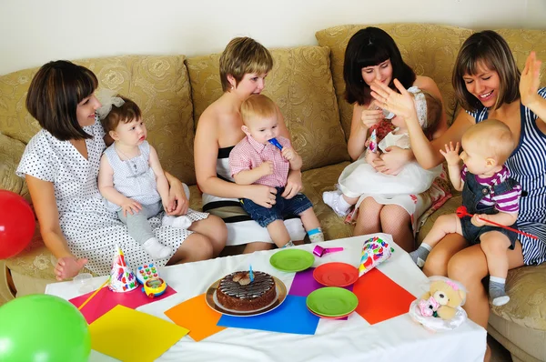 Mães Seus Filhos Reuniram Para Divertir Férias Infantis — Fotografia de Stock